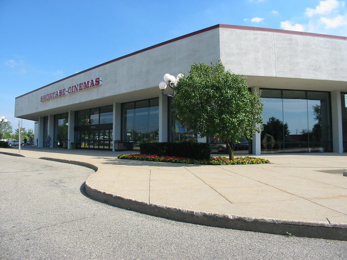 Showcase Cinemas Grand Rapids - 2002 Photo